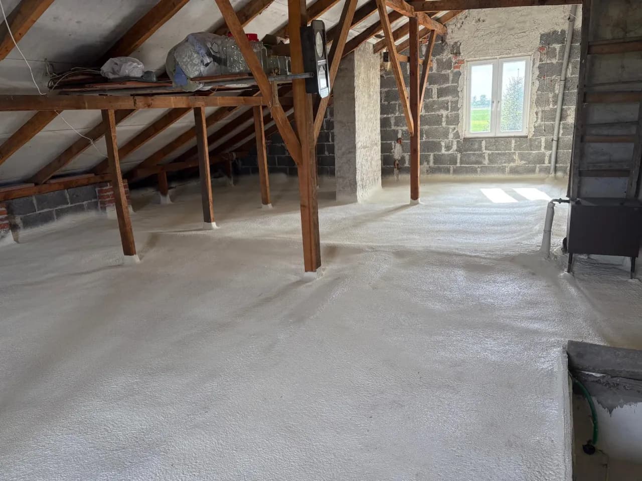 Ile kosztuje ocieplenie pianą PUR? Poznaj ceny i oszczędności